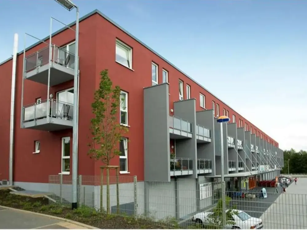 Modern 2-Room Apartment with Loggia and Shopping Facilities Right at the Door