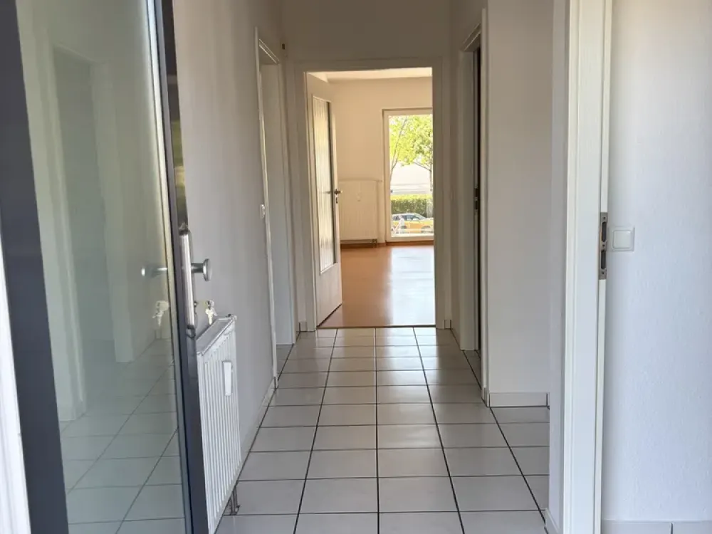 Modern 2-Room Apartment with Loggia and Shopping Facilities Right at the Door