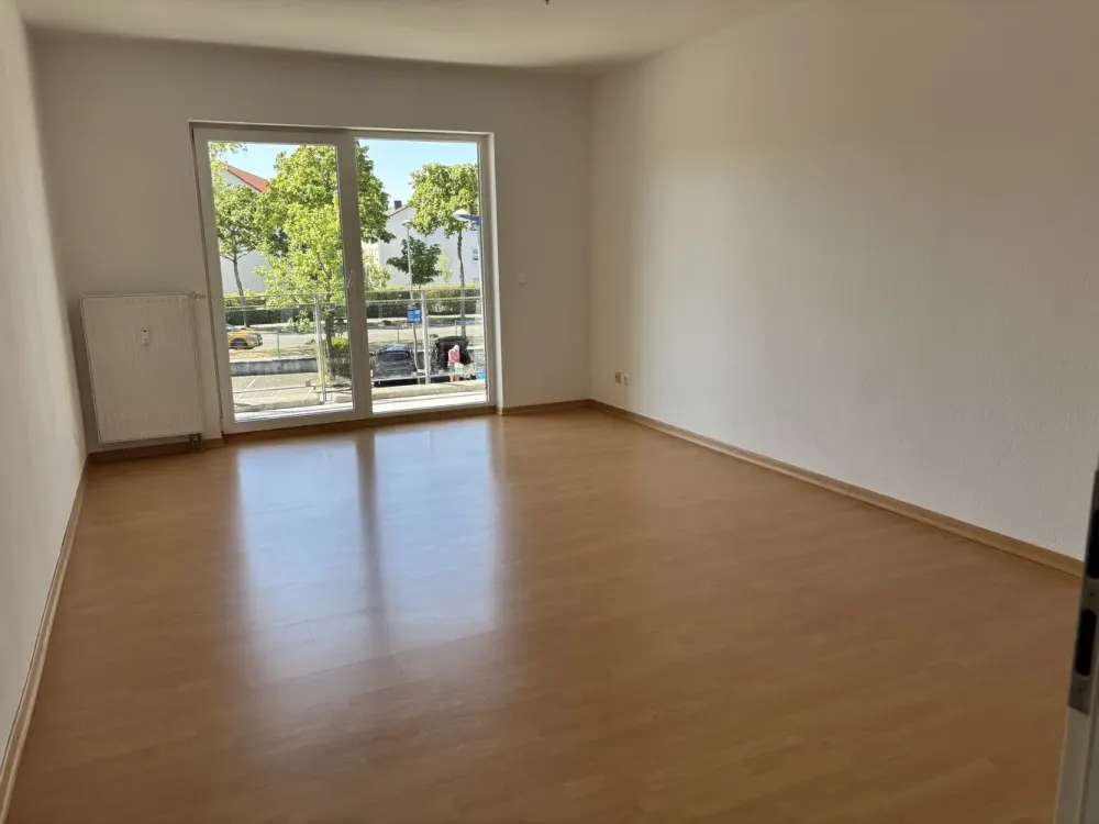 Modern 2-Room Apartment with Loggia and Shopping Facilities Right at the Door