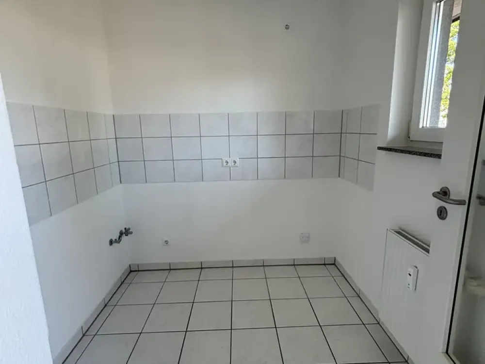 Modern 2-Room Apartment with Loggia and Shopping Facilities Right at the Door