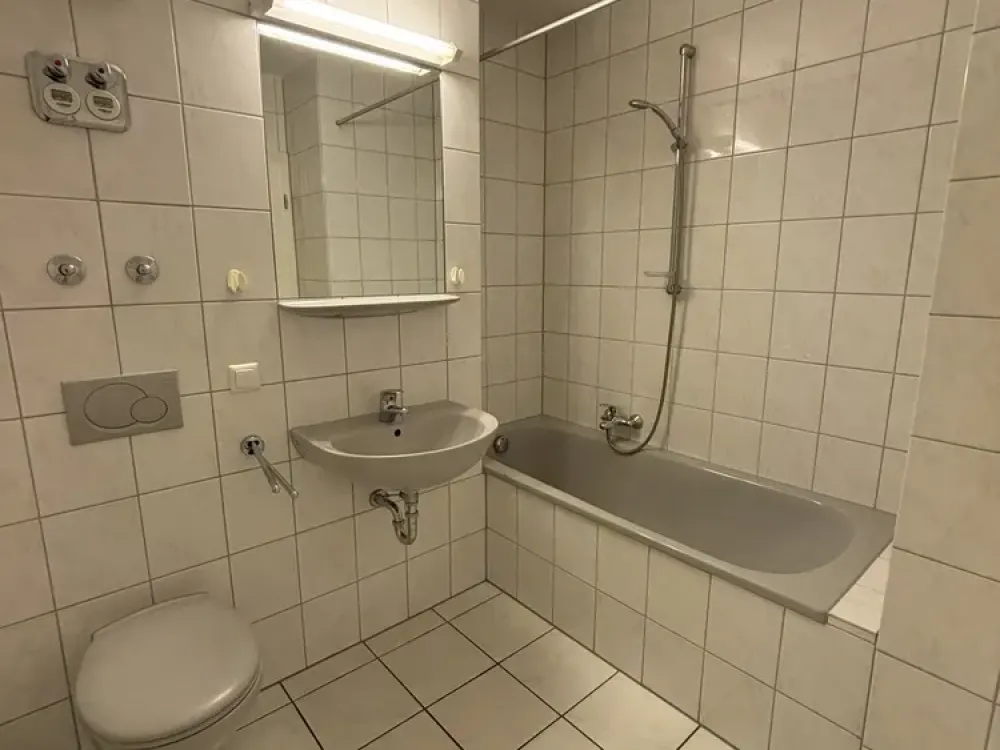 Modern 2-Room Apartment with Loggia and Shopping Facilities Right at the Door