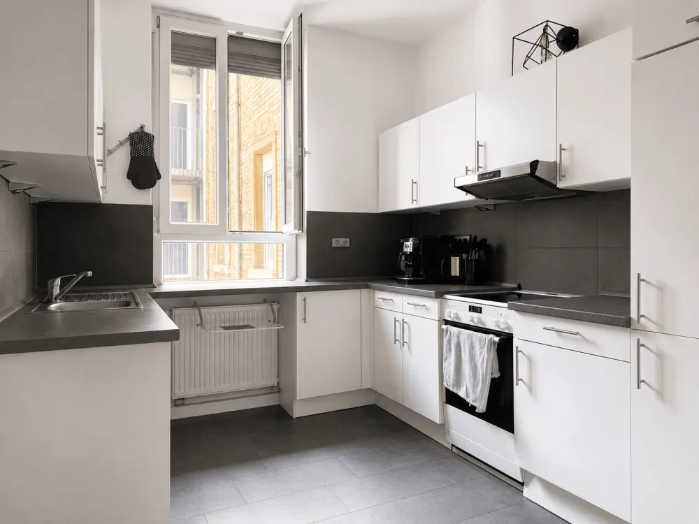 Near Gutenbergplatz: 3-Room Apartment