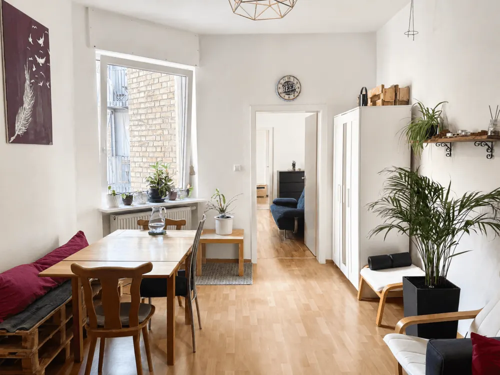 Near Gutenbergplatz: 3-Room Apartment