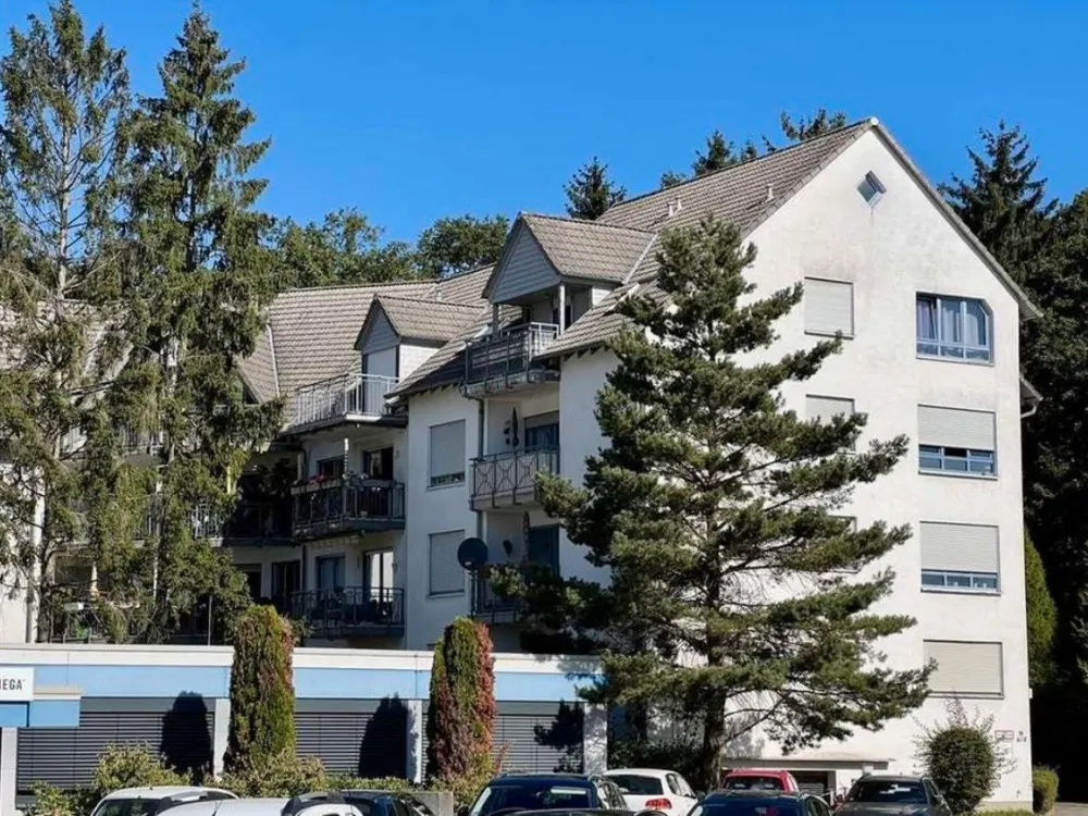 Bright 2-Room Apartment with Balcony, Fitted Kitchen and Parking Space