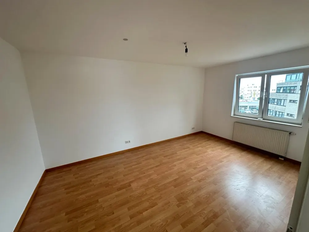 Bright 2-Room Apartment with Balcony, Fitted Kitchen and Parking Space