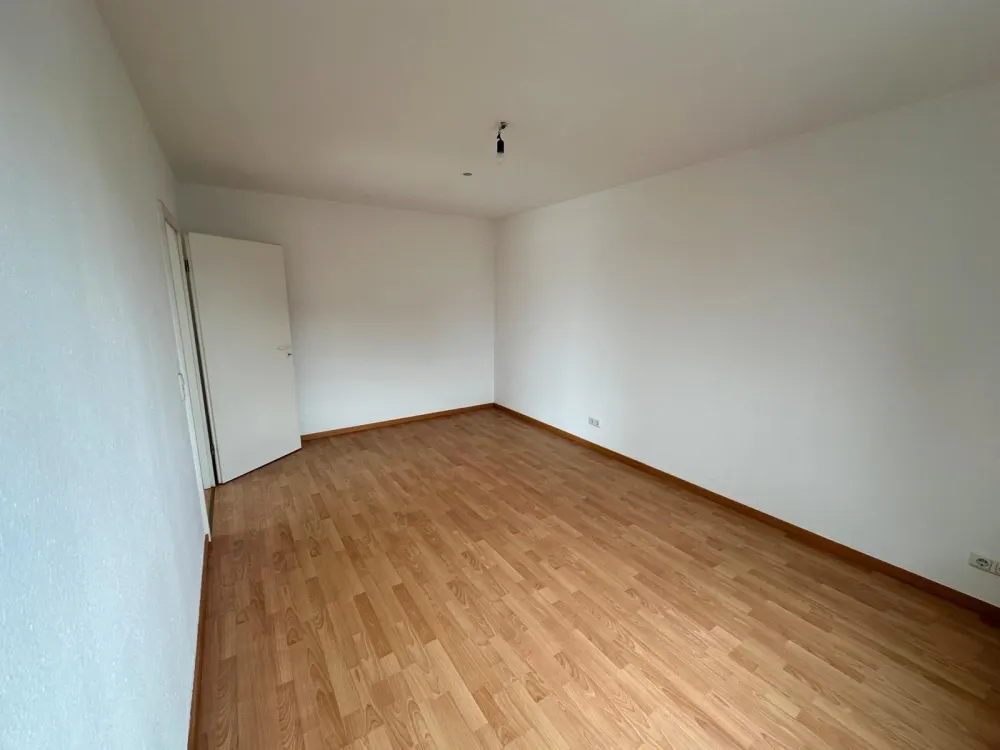 Bright 2-Room Apartment with Balcony, Fitted Kitchen and Parking Space