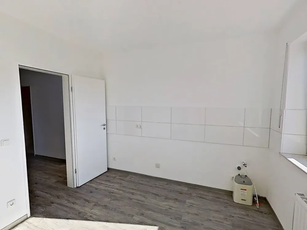 Sophisticated Layout & Flooded with Light: Exclusive 2-Room Apartment with Balcony & Daylight Ambience
