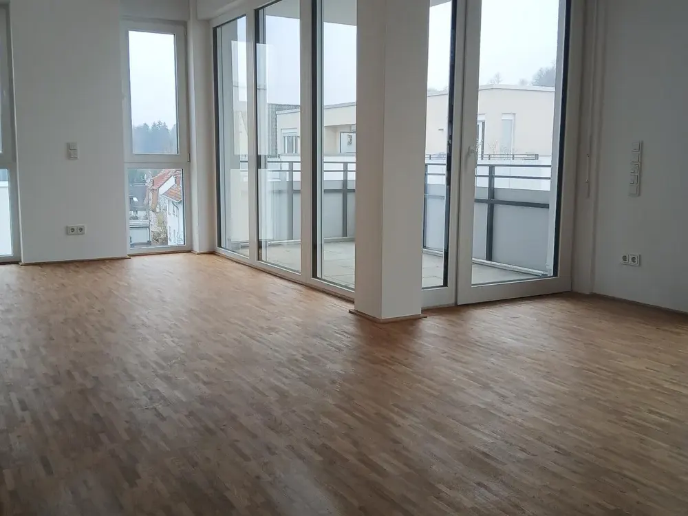 Attractive 2-Room Apartment with Terrace and Fitted Kitchen
