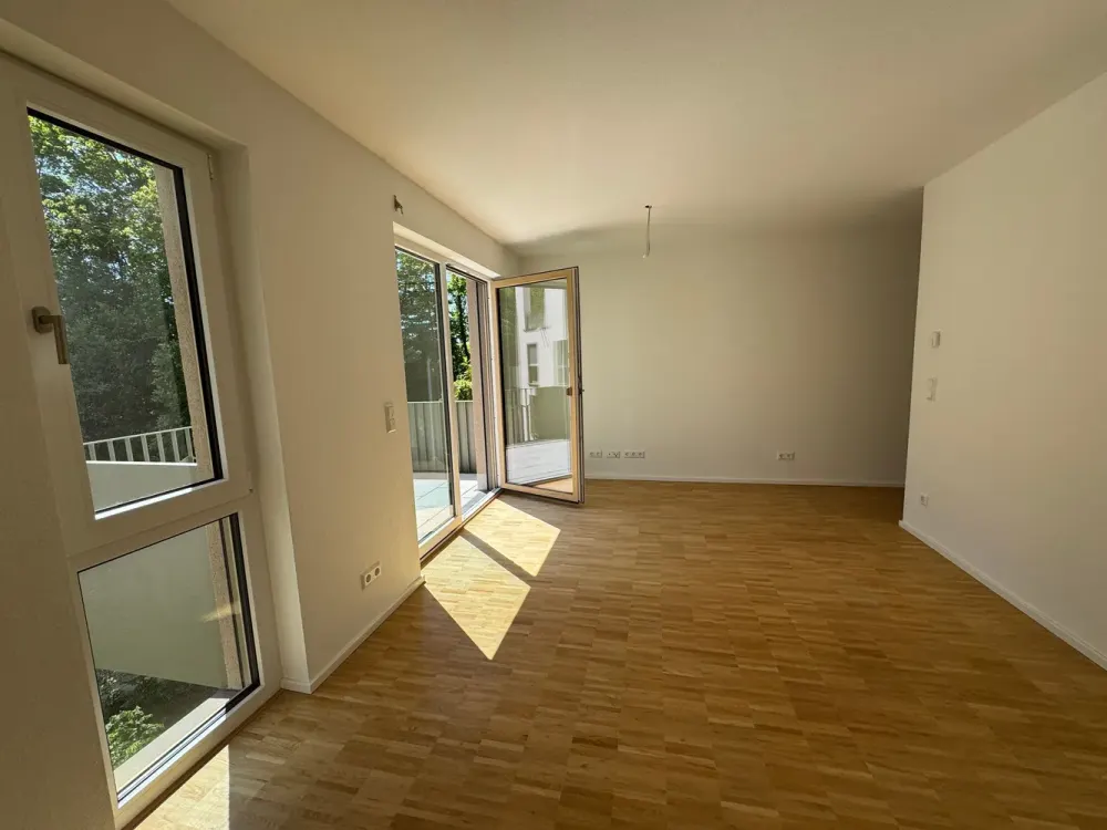 Sunny 2-Room Apartment with Balcony