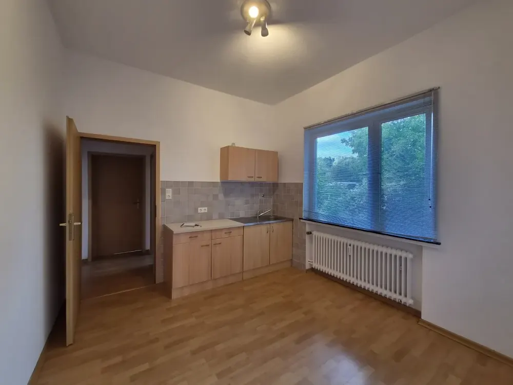 Quiet and Conveniently Located Apartment