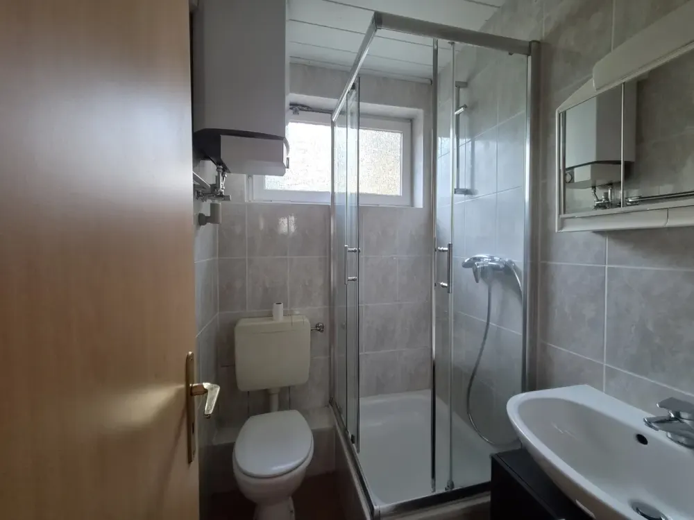 Quiet and Conveniently Located Apartment