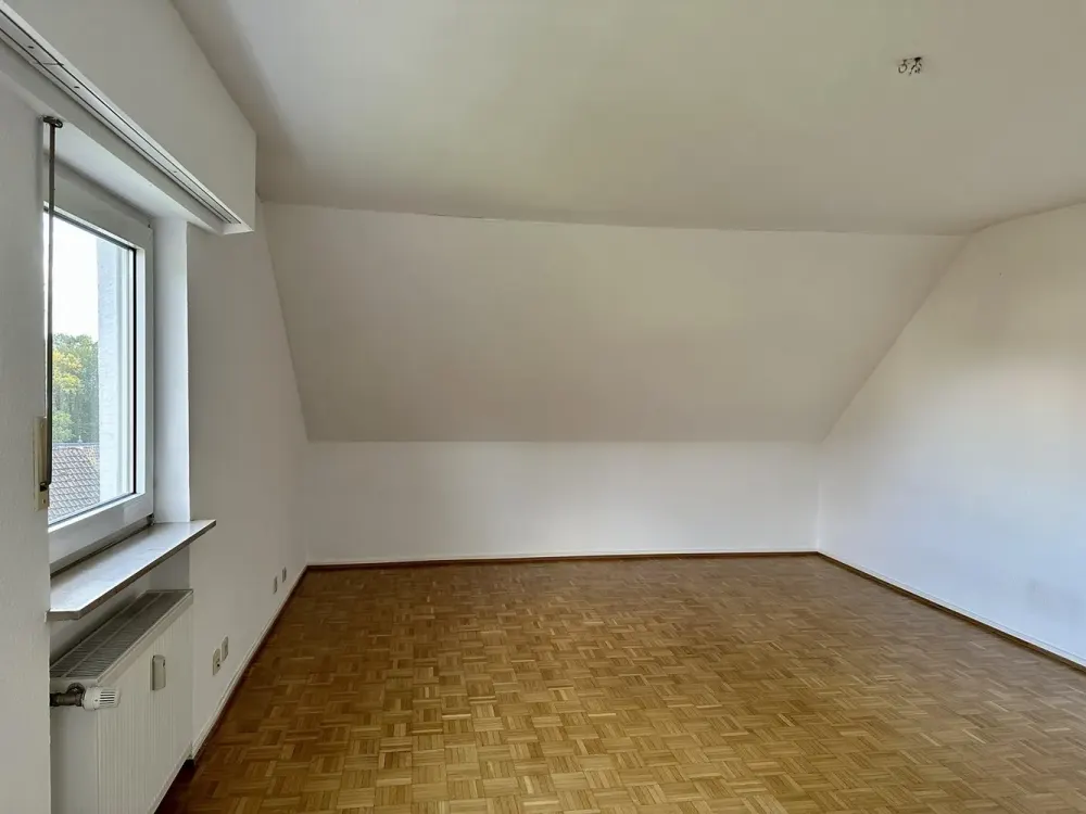 Insulated, bright attic apartment, 3 rooms + study with panoramic view of the Bellevue