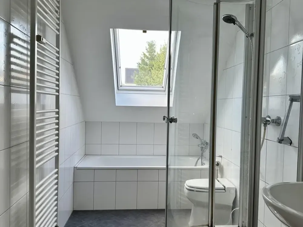 Insulated, bright attic apartment, 3 rooms + study with panoramic view of the Bellevue