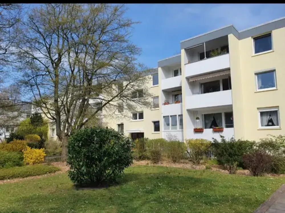 Attractive 3-Room Attic Apartment with Balcony in Bremen