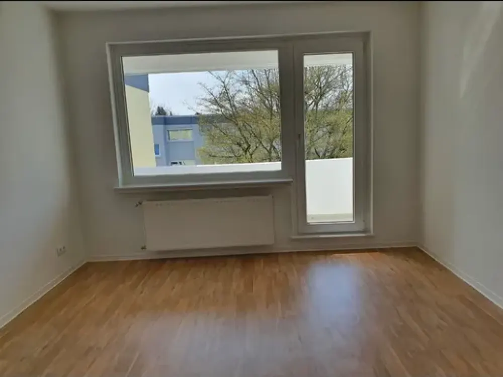 Attractive 3-Room Attic Apartment with Balcony in Bremen
