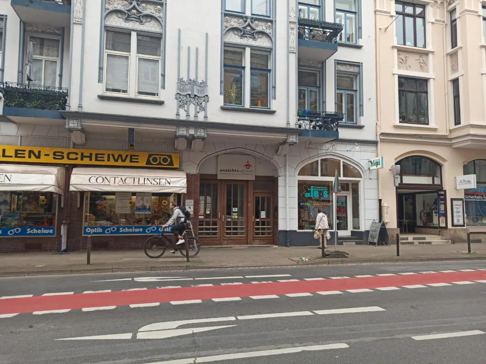 5-room old building apartment with 2 balconies at Lister Platz