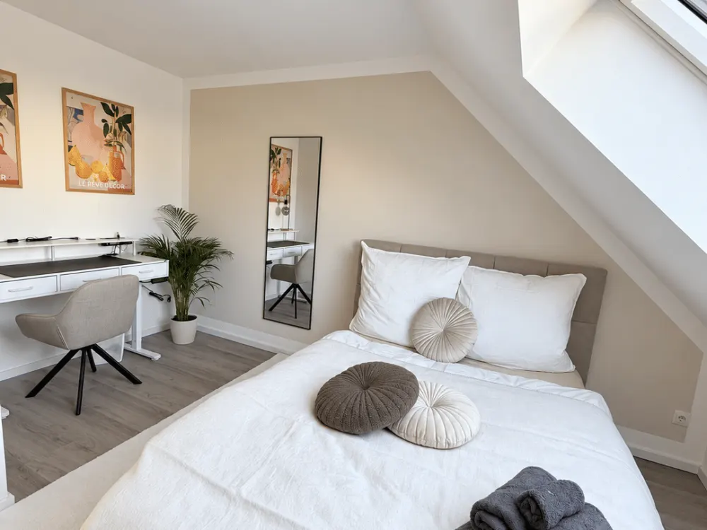 Your Start in Hamburg: Newly Furnished Room in 4-Person Shared Flat | 900 € Warm Including WLAN