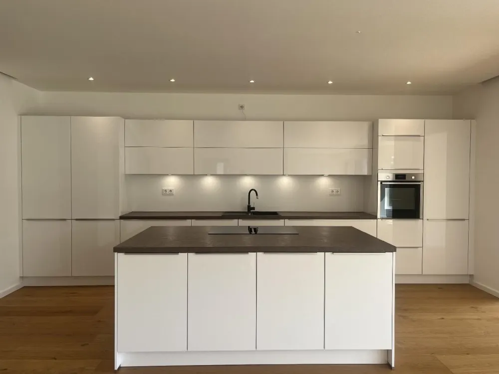 Dream Apartment on Rochusweg - 3.5 Rooms, 2 Bathrooms, Balcony, Fitted Kitchen, Underground Parking!