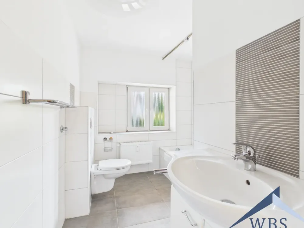 Cozy 2-Room Apartment with Renovated Bathtub Bathroom in the Heart of Bochum-Gerthe
