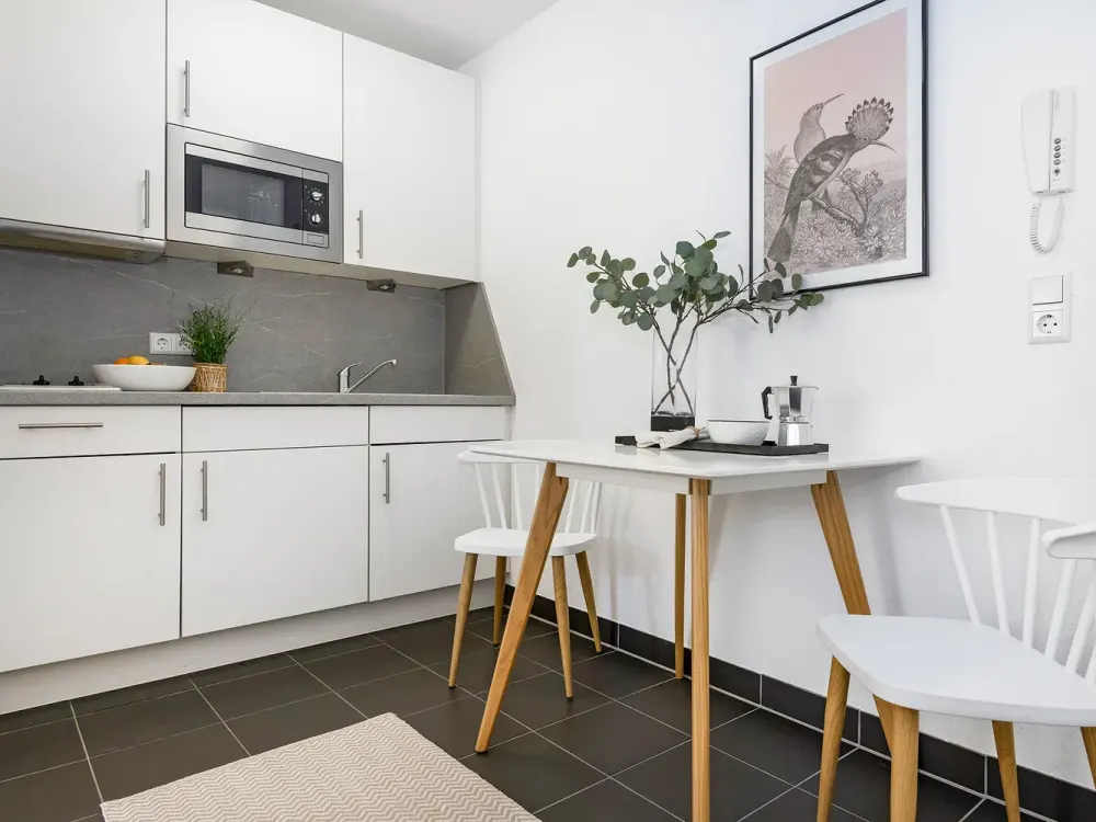 Ankommen, Wohlfühlen, Zuhause sein. Möbliertes Zimmer zum Verlieben.