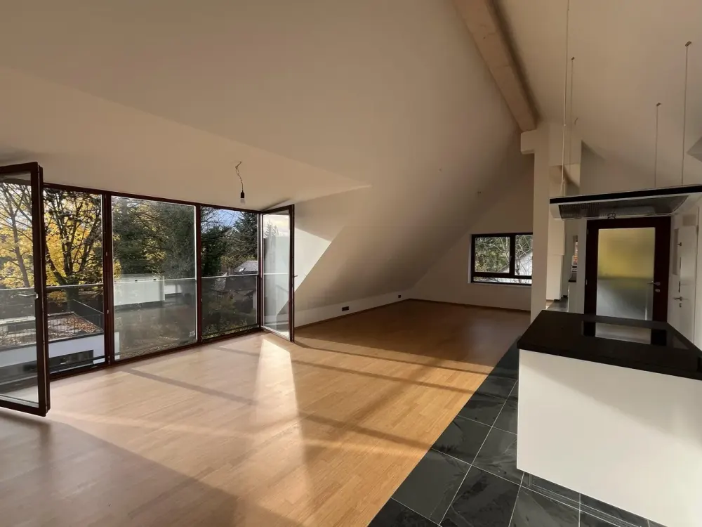 3-Room Attic Apartment Bright in the Middle of Munich-Waldtrudering