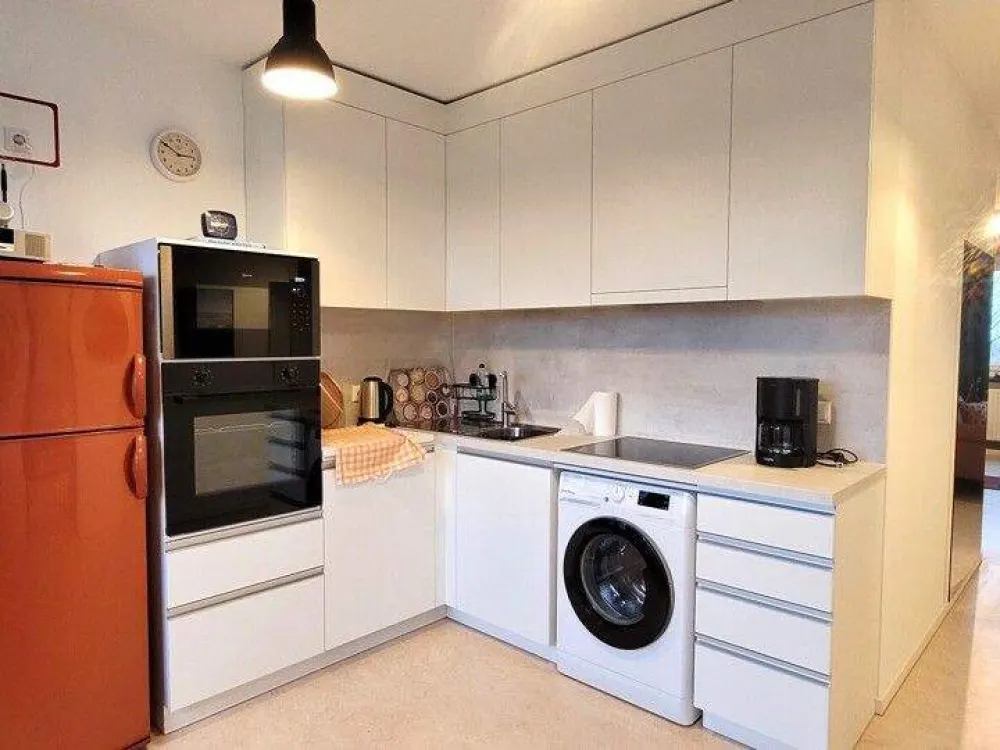 Comfortable Temporary Living in Rostock - 3-Room Apartment with Balcony Near the Shipyard