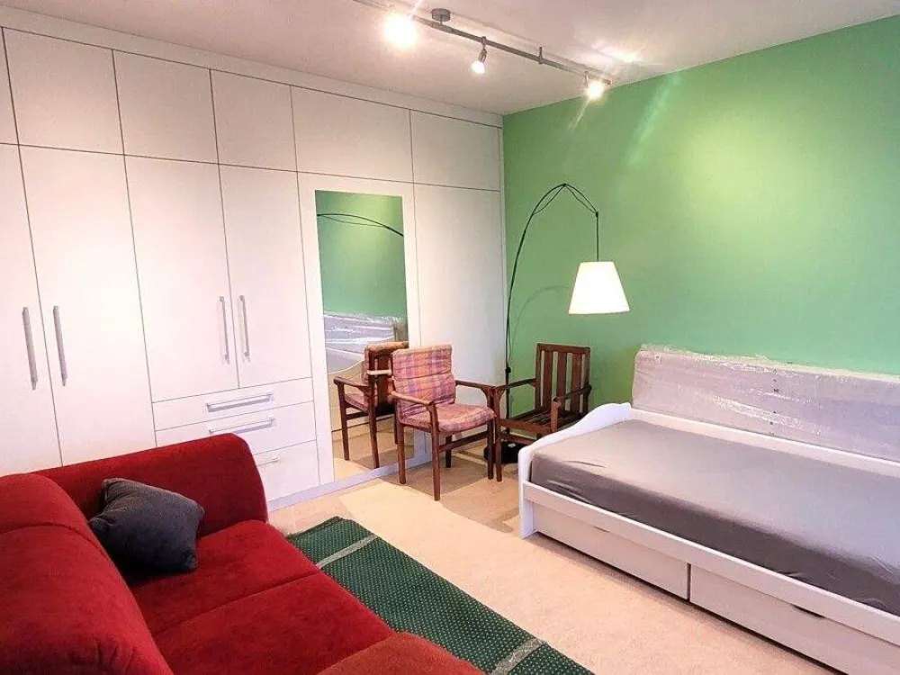 Comfortable Temporary Living in Rostock - 3-Room Apartment with Balcony Near the Shipyard