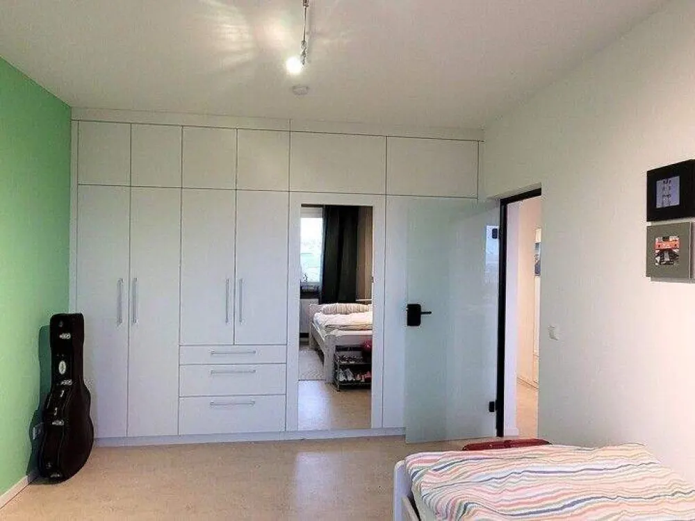 Comfortable Temporary Living in Rostock - 3-Room Apartment with Balcony Near the Shipyard