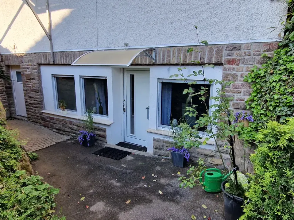 Furnished apartment with stove and oven at the forest edge yet centrally located (renovated) also for short term