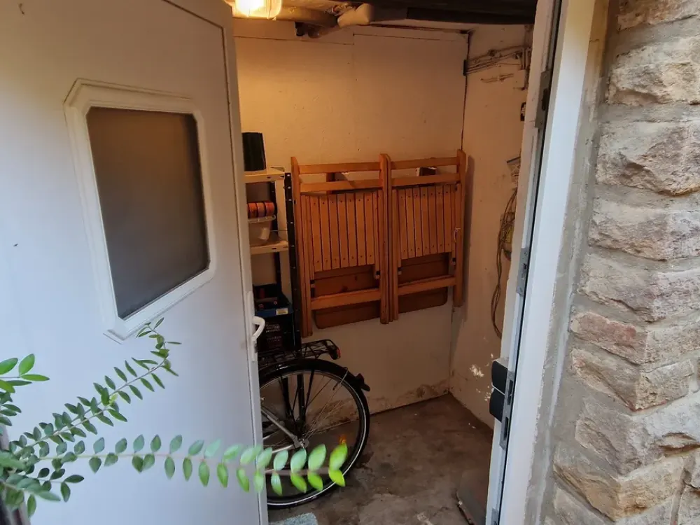 Furnished apartment with stove and oven at the forest edge yet centrally located (renovated) also for short term
