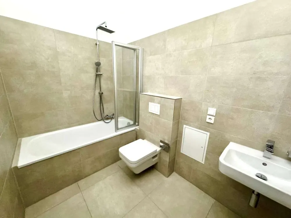First occupancy after renovation! 66m² with new fitted kitchen in Dresden-Löbtau