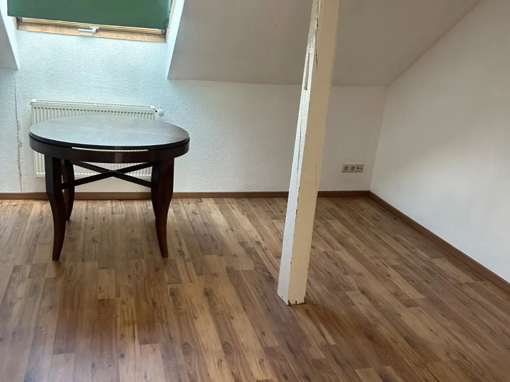 شقة في العلية 3 غرف مطبخ حمام 450€ بارد في فولكلينغن سيتي