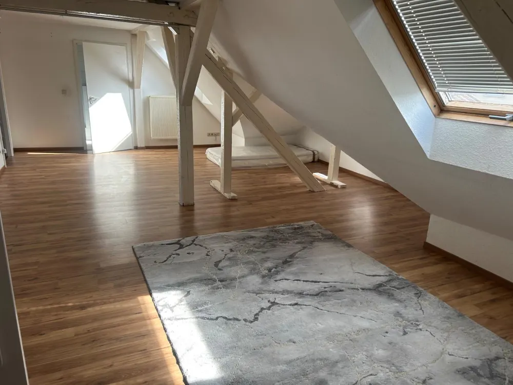 شقة في العلية 3 غرف مطبخ حمام 450€ بارد في فولكلينغن سيتي
