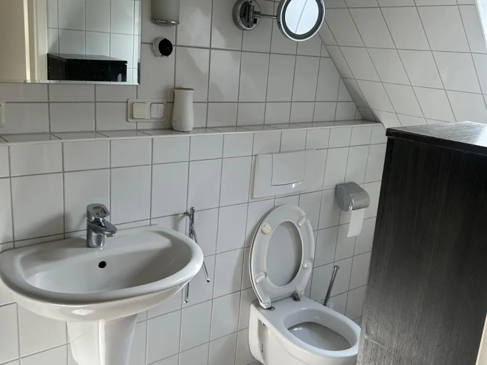 شقة في العلية 3 غرف مطبخ حمام 450€ بارد في فولكلينغن سيتي