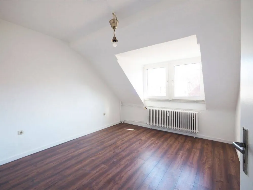Bright Four-Room Attic Apartment in St.Johann!