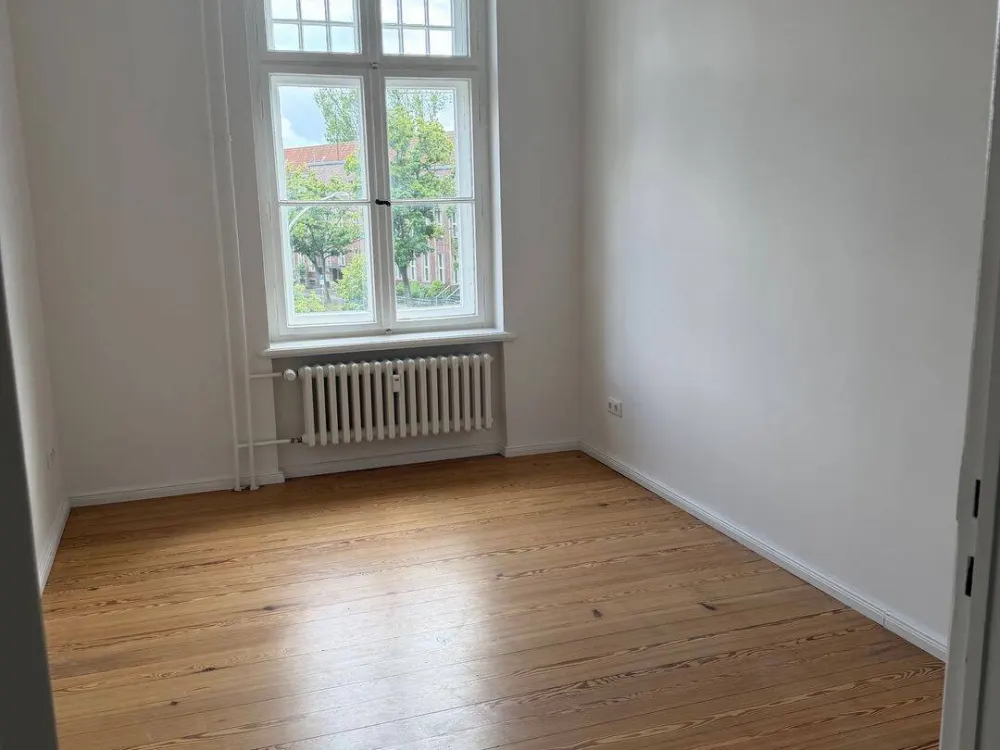 Stylishly Renovated 2-Room Old Building Apartment with High-Quality Features in Berlin-Tegel