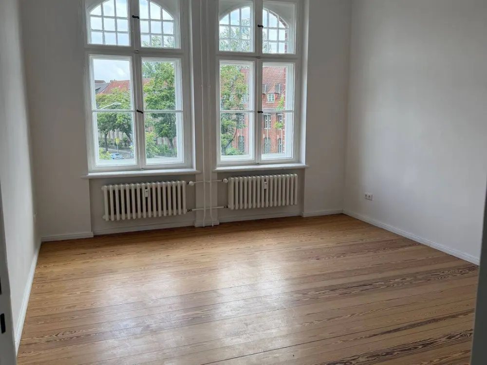 Stylishly Renovated 2-Room Old Building Apartment with High-Quality Features in Berlin-Tegel