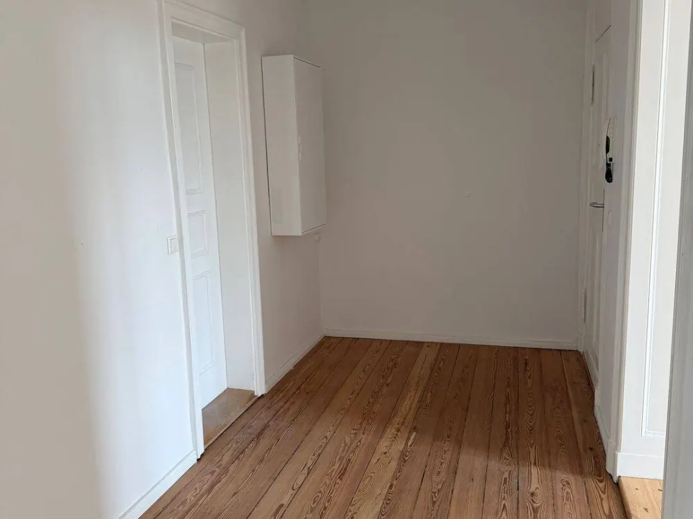 Stylishly Renovated 2-Room Old Building Apartment with High-Quality Features in Berlin-Tegel