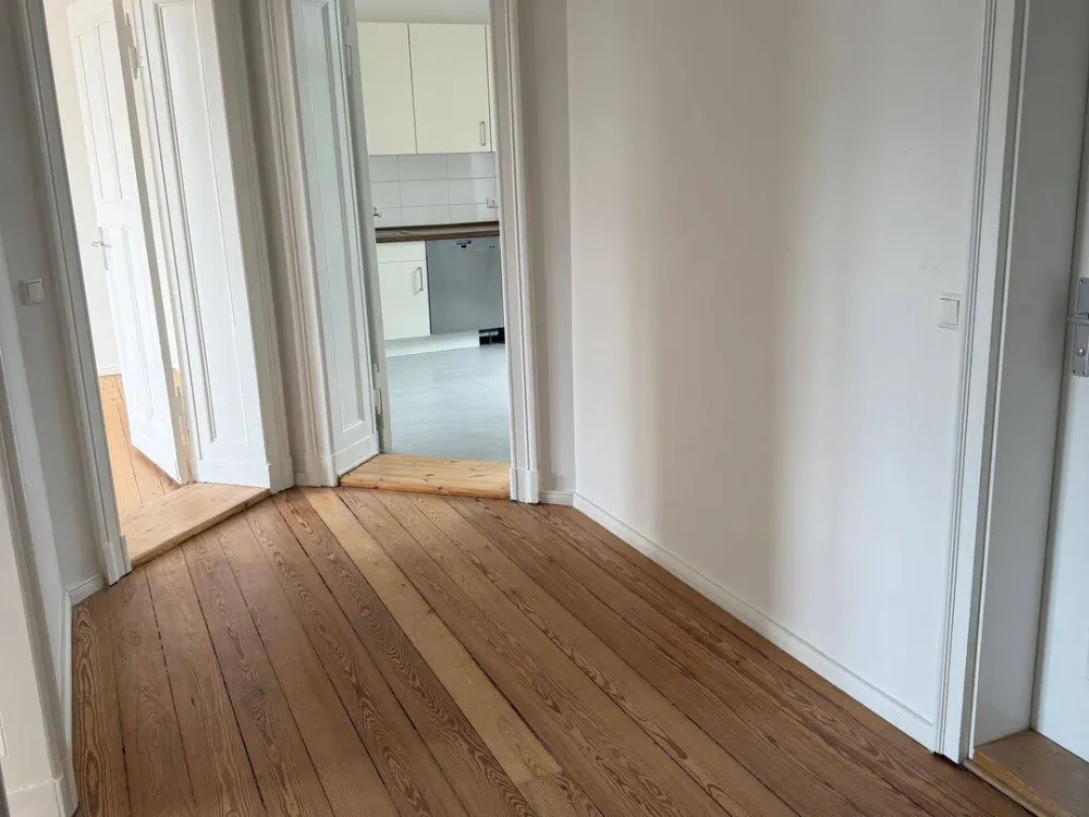 Stylishly Renovated 2-Room Old Building Apartment with High-Quality Features in Berlin-Tegel
