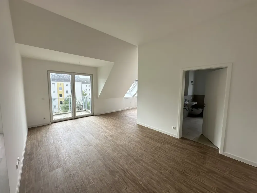 2-room attic apartment with balcony, underground parking, elevator, shower, bathtub