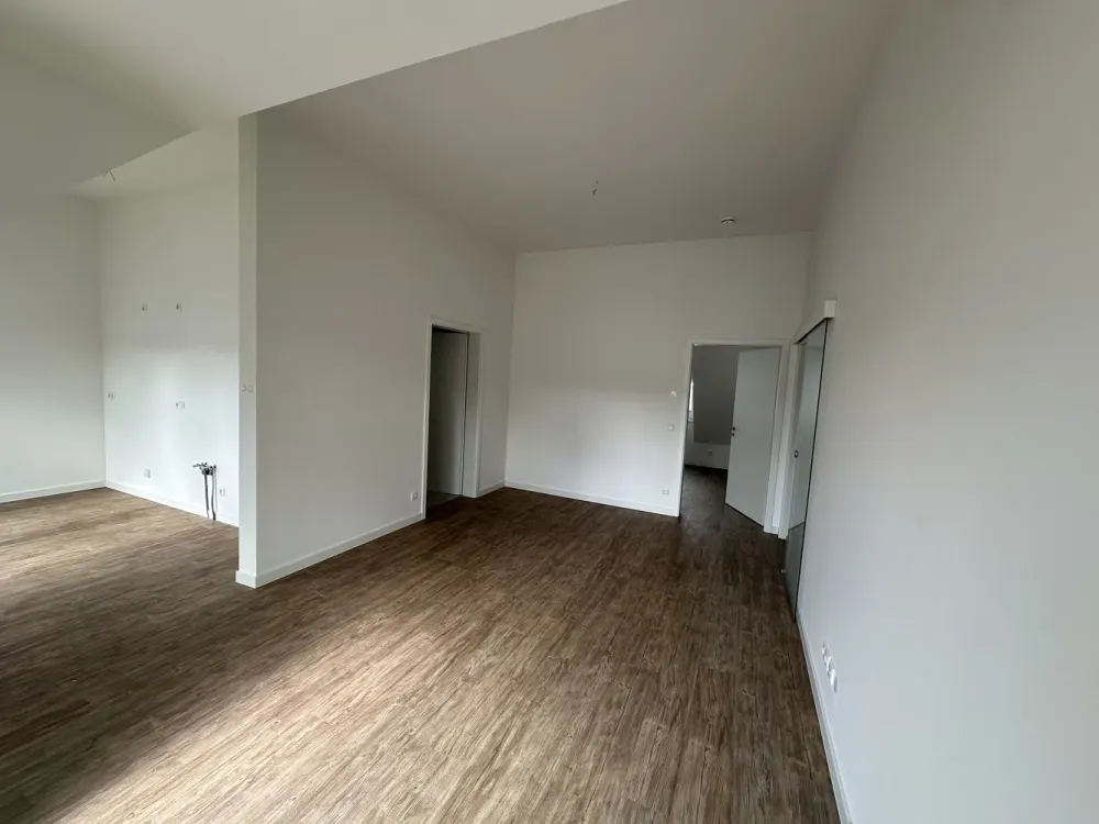 2-room attic apartment with balcony, underground parking, elevator, shower, bathtub