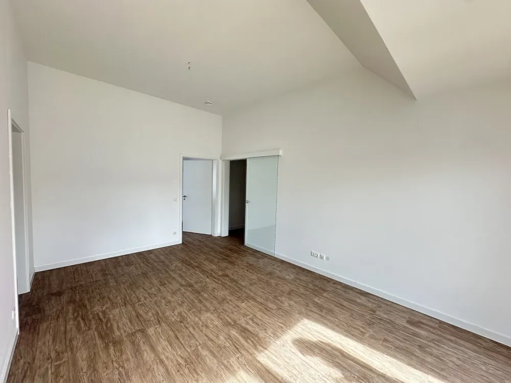 2-room attic apartment with balcony, underground parking, elevator, shower, bathtub