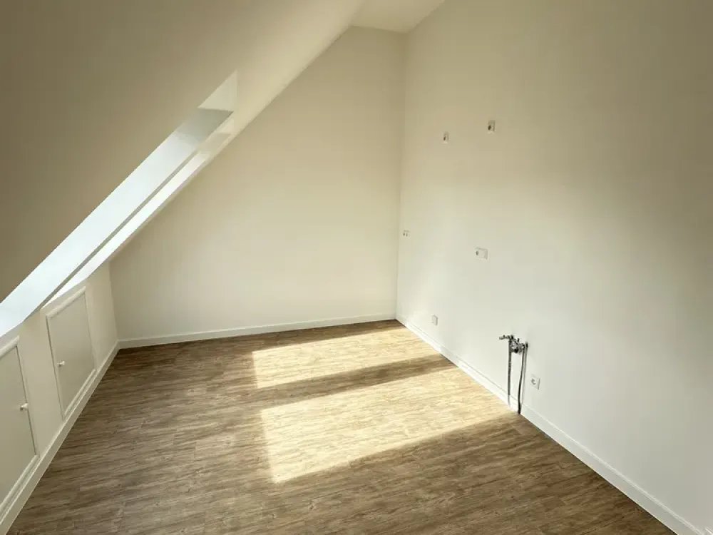 2-room attic apartment with balcony, underground parking, elevator, shower, bathtub