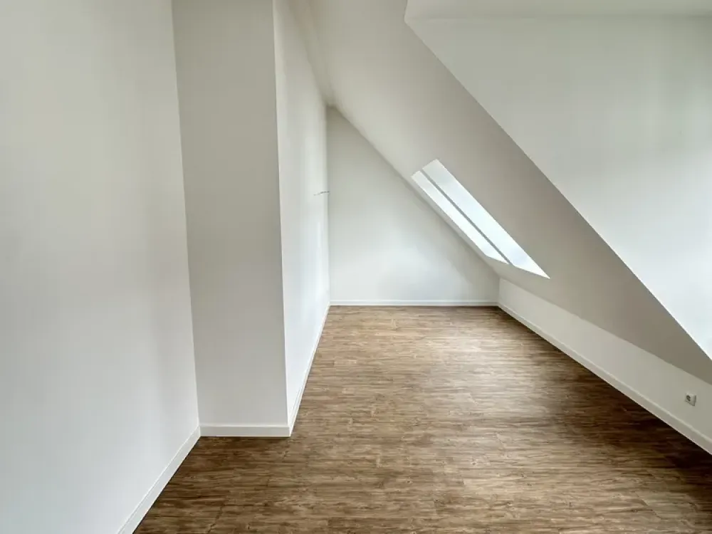 2-room attic apartment with balcony, underground parking, elevator, shower, bathtub