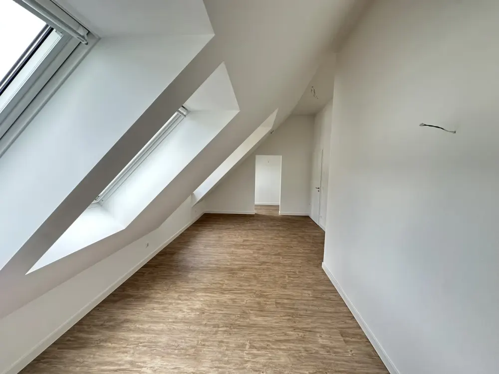 2-room attic apartment with balcony, underground parking, elevator, shower, bathtub