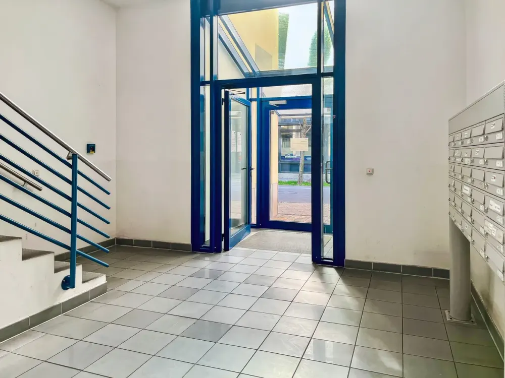 Central Living: 2-Room Apartment in Leipzig-Neustadt with Underground Parking