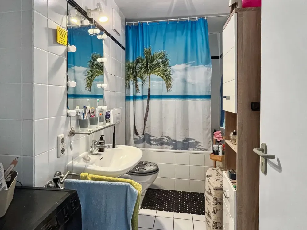 Central Living: 2-Room Apartment in Leipzig-Neustadt with Underground Parking