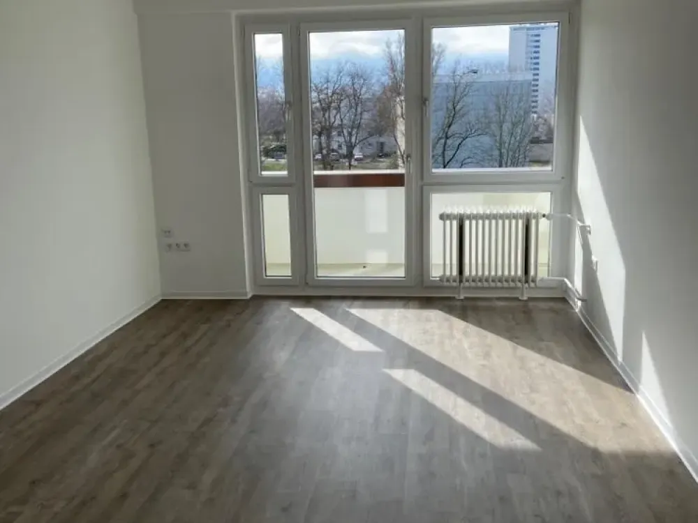 Modern 2-Room Apartment Awaits You!