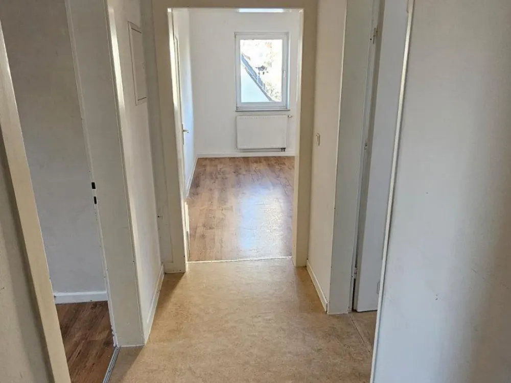 3 rooms, kitchen and bathroom with window apartment