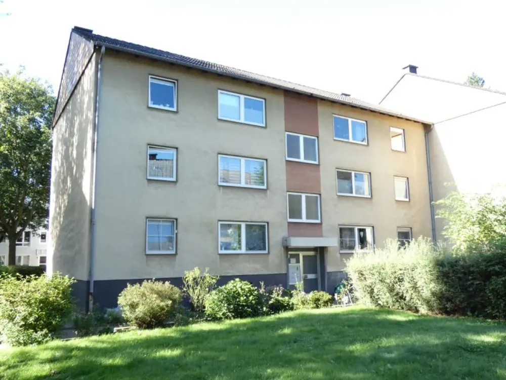Ideal Apartment with Balcony in Traffic-Calmed Area